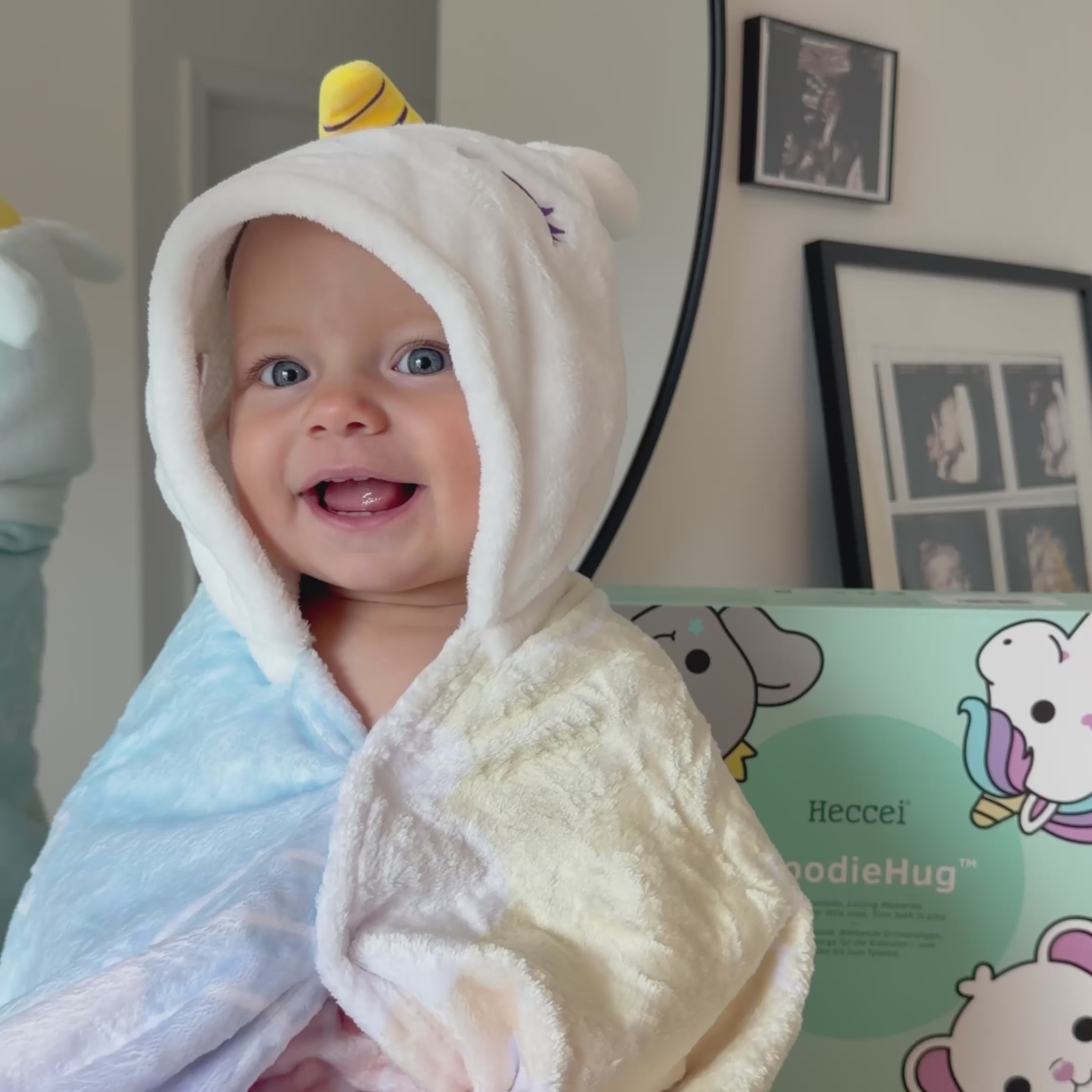 HoodieHug™ Baby Towel - Dreamiecorn