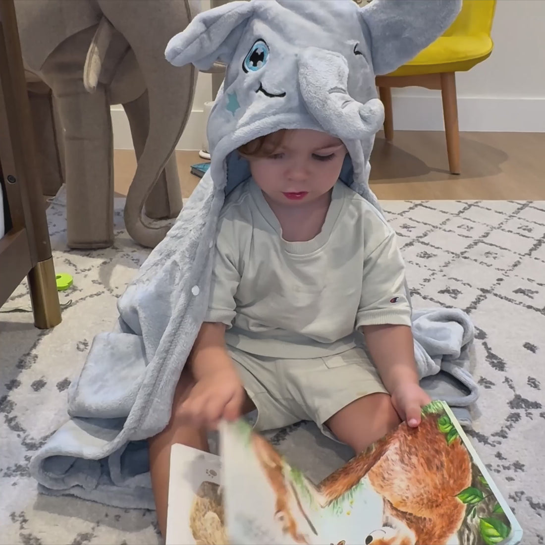 HoodieHug™ Baby Towel - Snackyphant